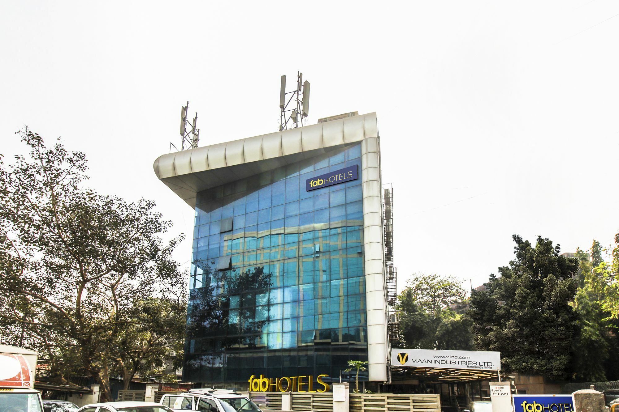 Fluorescent By Bizzgrow Hotels International Airport - Formerly Known As Byaris International Mumbai  Buitenkant foto
