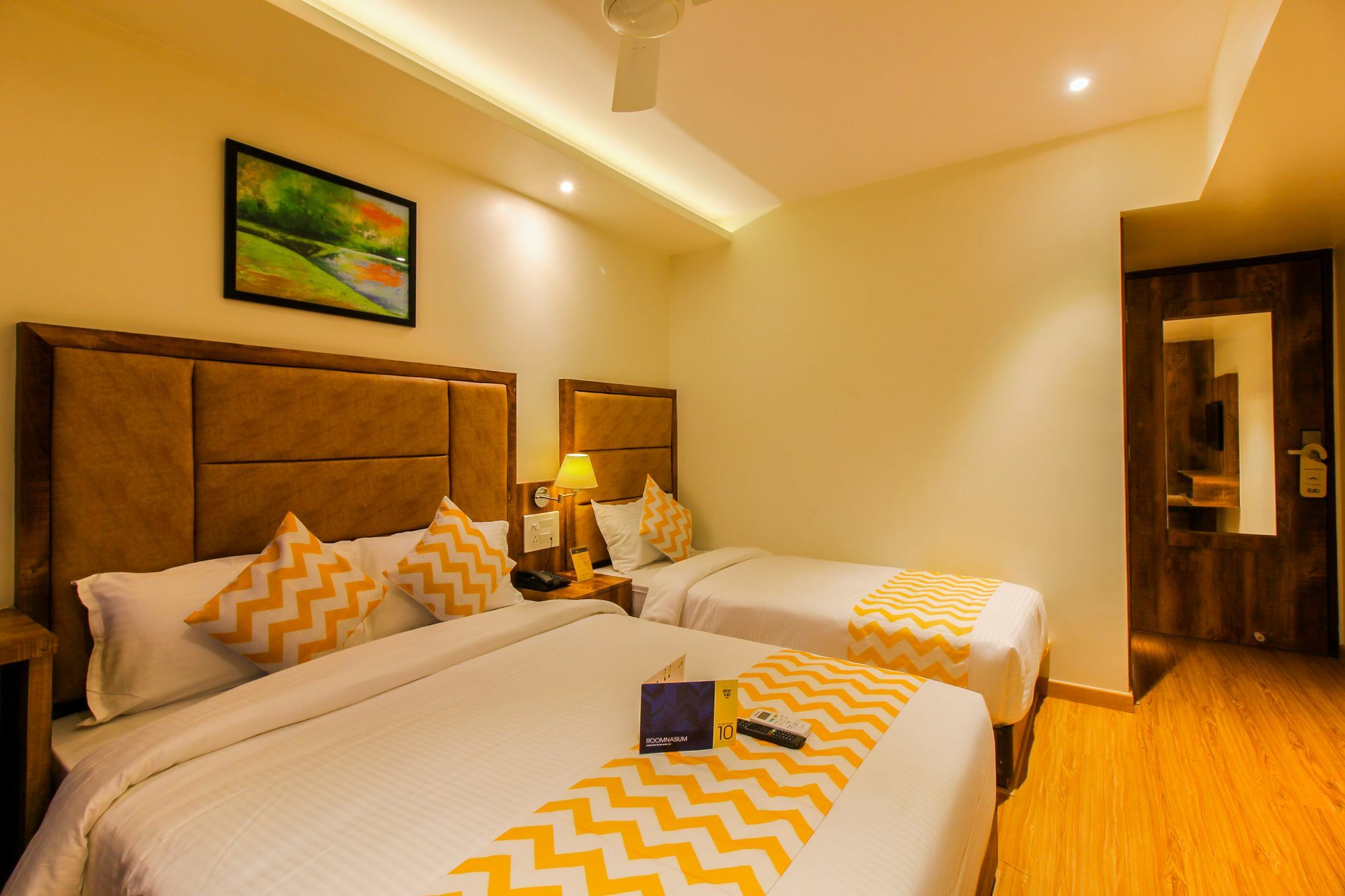 Fluorescent By Bizzgrow Hotels International Airport - Formerly Known As Byaris International Mumbai  Buitenkant foto
