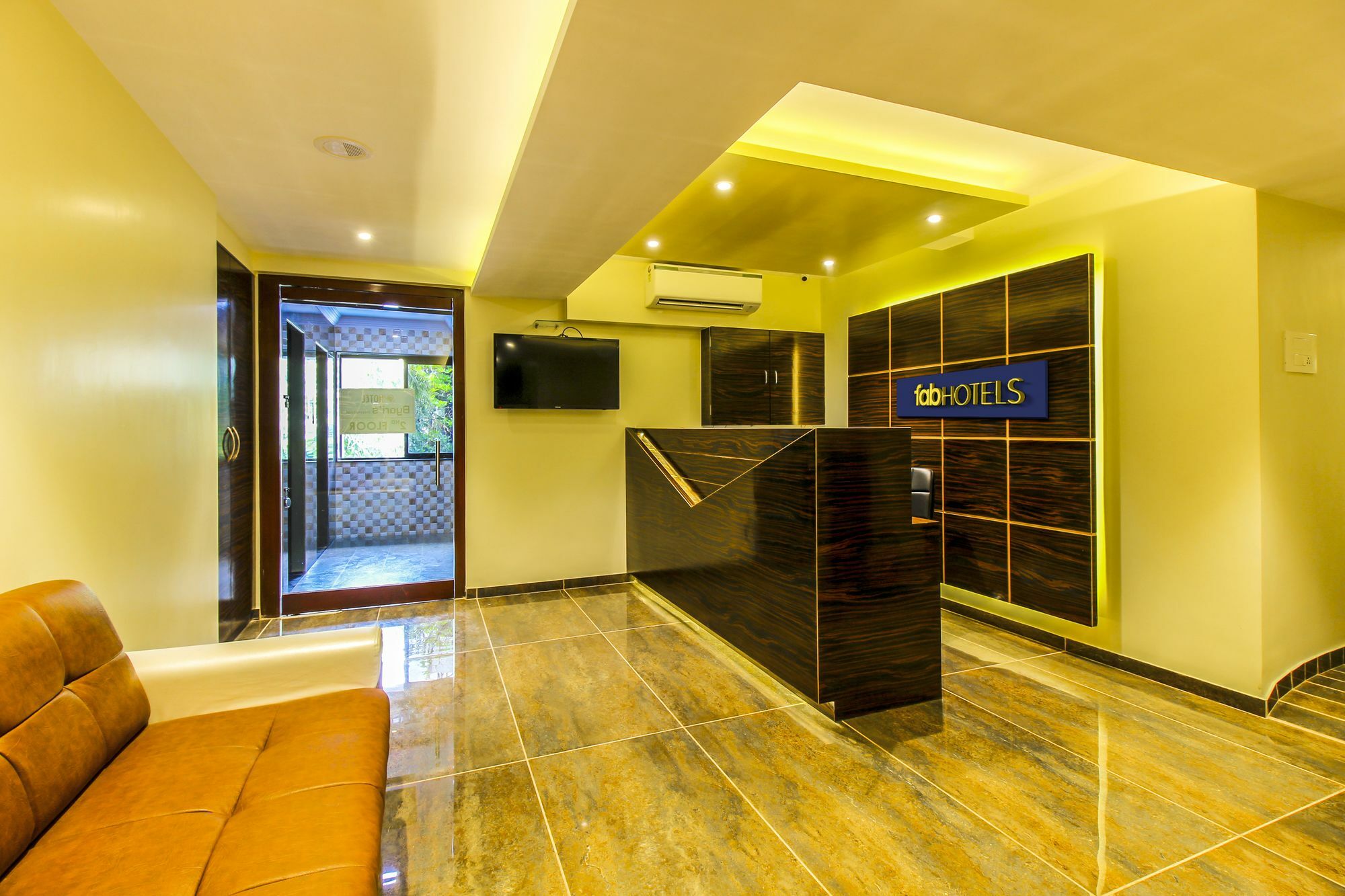 Fluorescent By Bizzgrow Hotels International Airport - Formerly Known As Byaris International Mumbai  Buitenkant foto