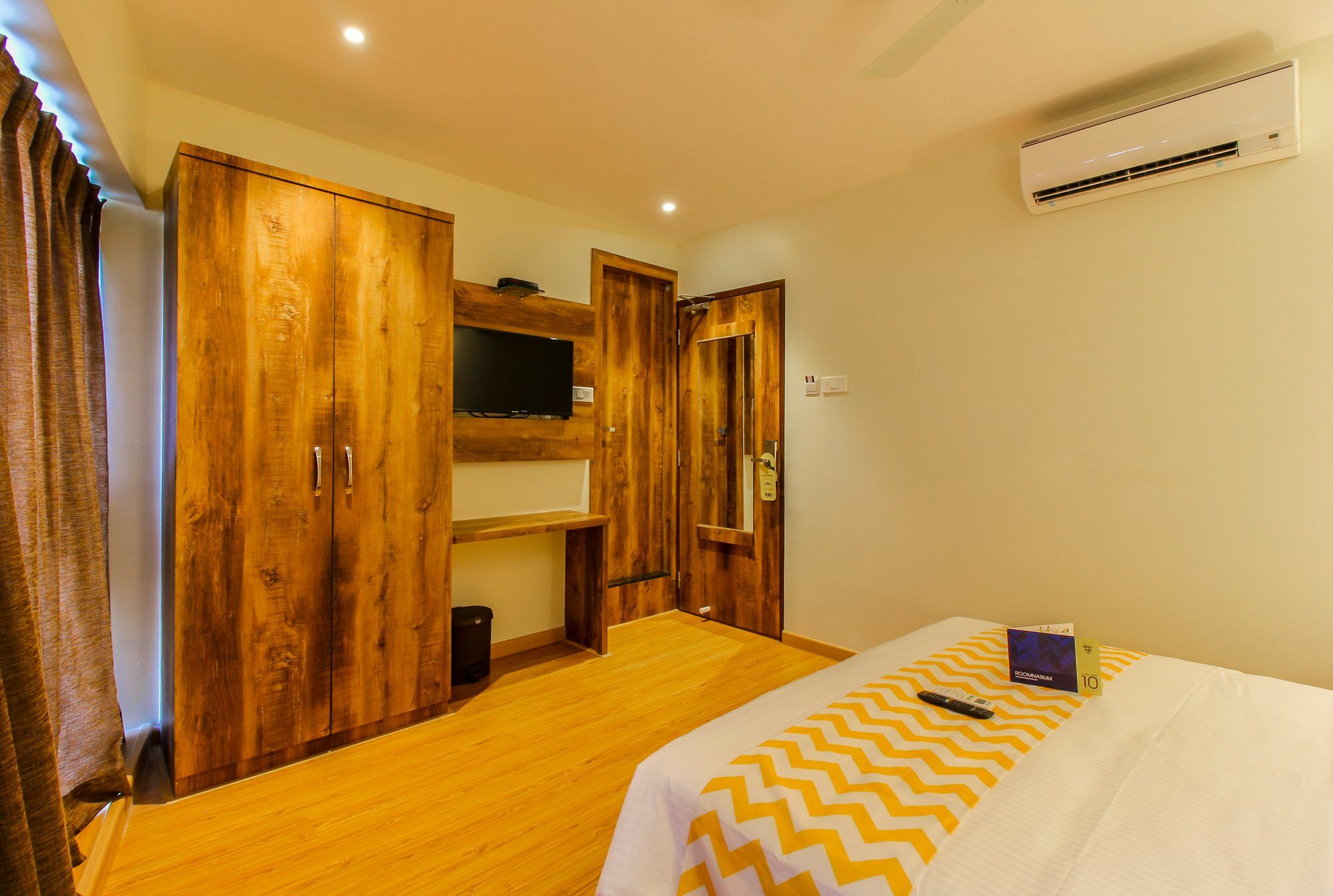 Fluorescent By Bizzgrow Hotels International Airport - Formerly Known As Byaris International Mumbai  Buitenkant foto