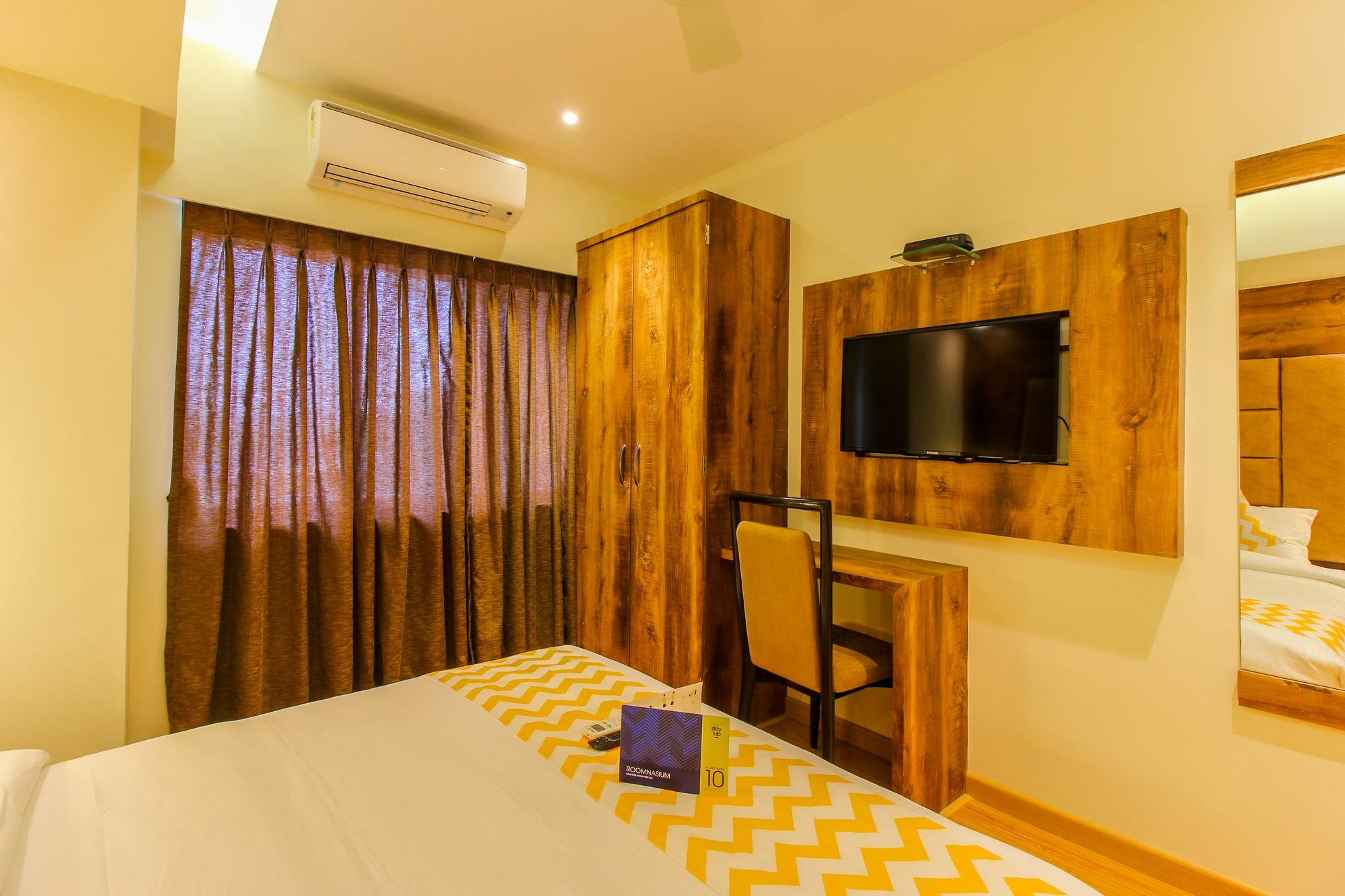Fluorescent By Bizzgrow Hotels International Airport - Formerly Known As Byaris International Mumbai  Buitenkant foto
