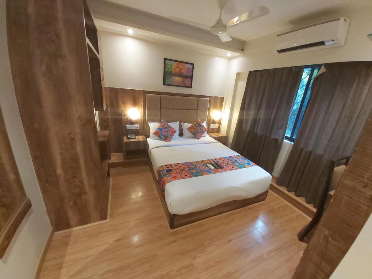 Fluorescent By Bizzgrow Hotels International Airport - Formerly Known As Byaris International Mumbai  Buitenkant foto