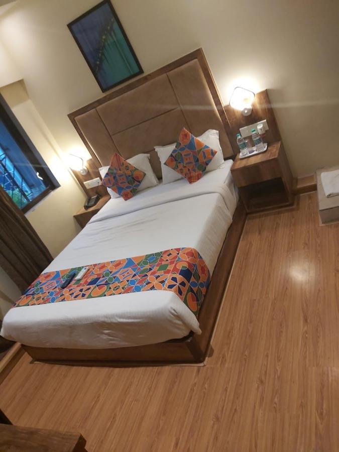 Fluorescent By Bizzgrow Hotels International Airport - Formerly Known As Byaris International Mumbai  Buitenkant foto