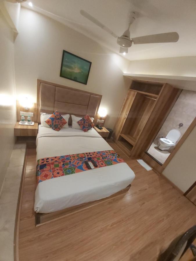 Fluorescent By Bizzgrow Hotels International Airport - Formerly Known As Byaris International Mumbai  Buitenkant foto