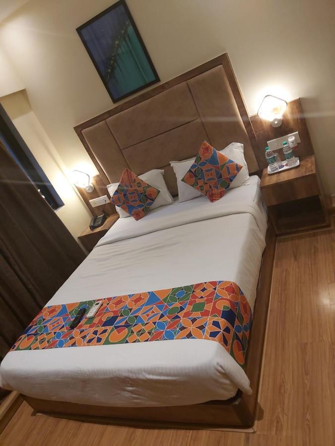 Fluorescent By Bizzgrow Hotels International Airport - Formerly Known As Byaris International Mumbai  Buitenkant foto