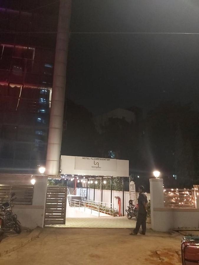 Fluorescent By Bizzgrow Hotels International Airport - Formerly Known As Byaris International Mumbai  Buitenkant foto
