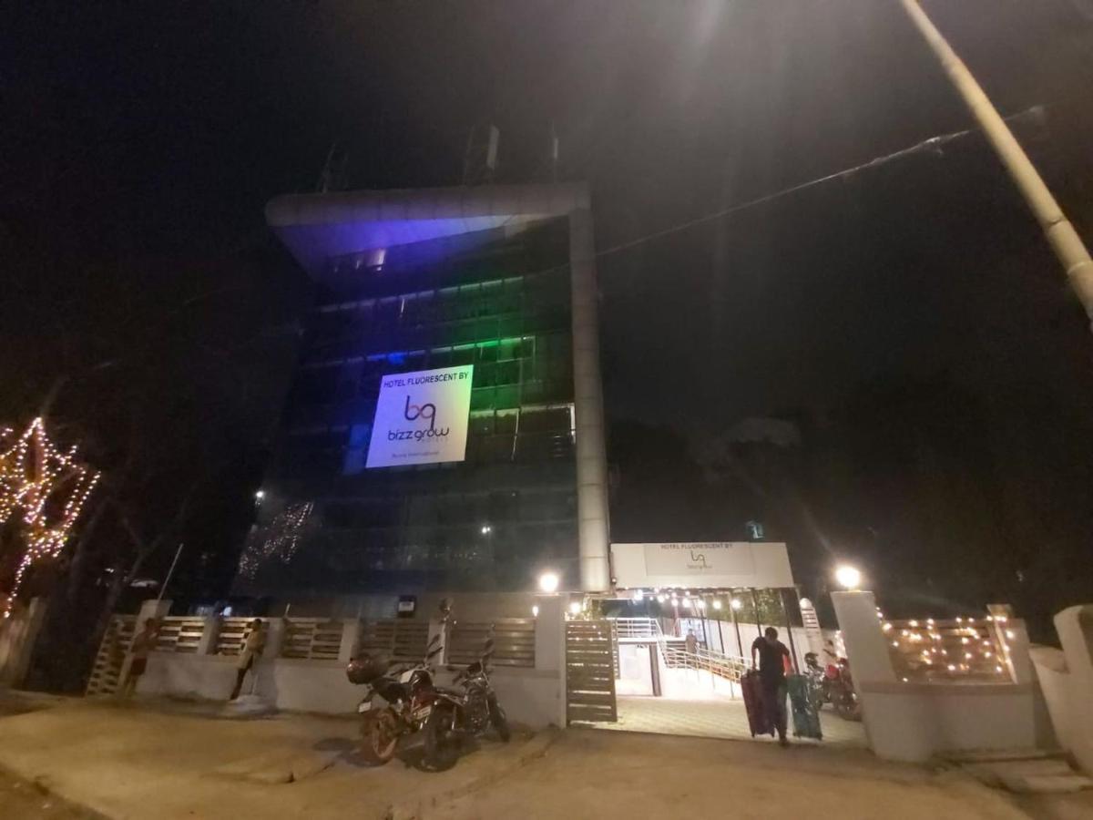 Fluorescent By Bizzgrow Hotels International Airport - Formerly Known As Byaris International Mumbai  Buitenkant foto