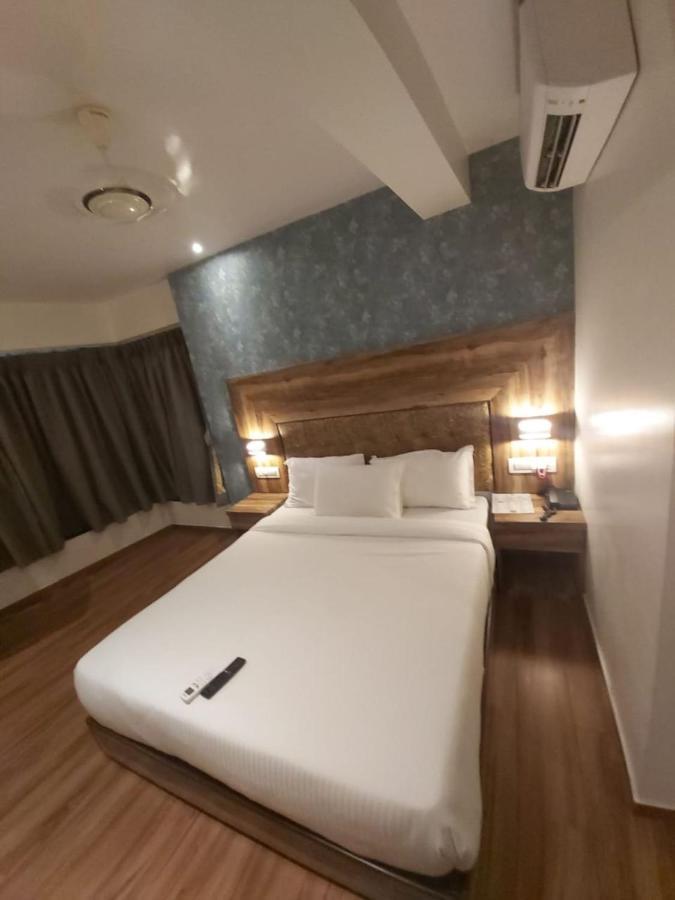Fluorescent By Bizzgrow Hotels International Airport - Formerly Known As Byaris International Mumbai  Buitenkant foto